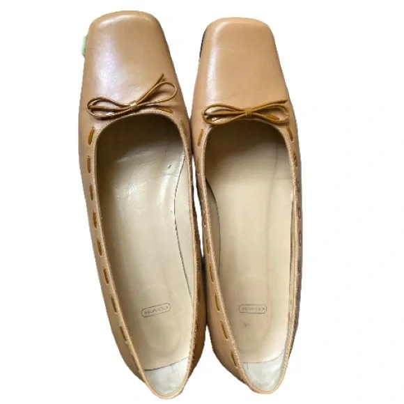 Coach Women Vtg tan smooth leather square toe dress shoes with bow size 8.5 - Picture 2 of 11